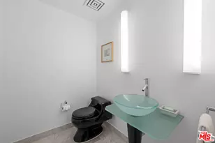 10520 Wilshire Blvd, Los Angeles, CA 90024 - Photo 19