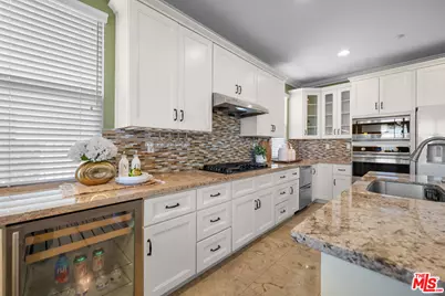 11071 Tamberly Ln, Los Angeles, CA 91042 - Photo 11