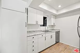 18411 Hatteras St, Los Angeles, CA 91356 - Photo 15