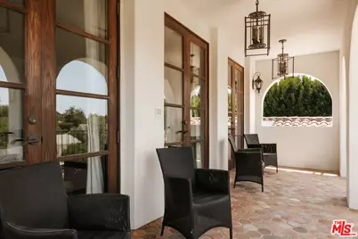 124 N Woodburn Dr, Los Angeles, CA 90049 - Photo 17