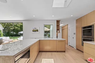 9451 Hidden Valley Pl, Beverly Hills, CA 90210 - Photo 15