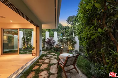 9451 Hidden Valley Pl, Beverly Hills, CA 90210 - Photo 29