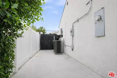 10554 Lanark St, Los Angeles, CA 91352 - Photo 19