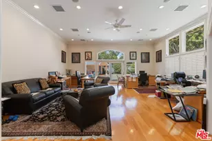19717 Wells Dr, Los Angeles, CA 91364 - Photo 17