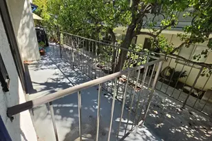 1018 6th St, Santa Monica, CA 90403 - Photo 3