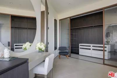 9270 Kinglet Dr, Los Angeles, CA 90069 - Photo 15