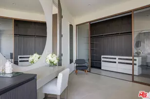 9270 Kinglet Dr, Los Angeles, CA 90069 - Photo 15