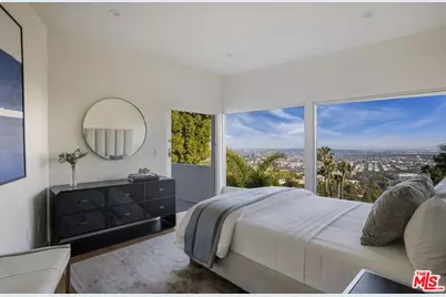 9270 Kinglet Dr, Los Angeles, CA 90069 - Photo 19