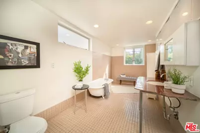 46 Rose Ave, Los Angeles, CA 90291 - Photo 23