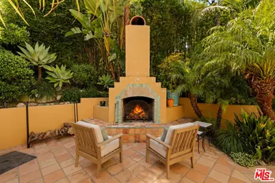 8935 Hollywood Hills Rd, Los Angeles, CA 90046 - Photo 19