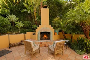 8935 Hollywood Hills Rd, Los Angeles, CA 90046 - Photo 19