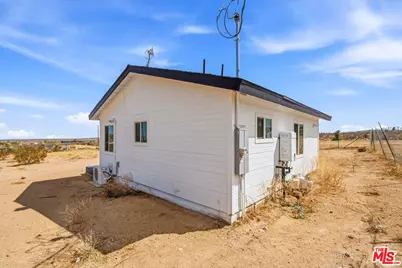 56133 Jesse Rd, Landers, CA 92285 - Photo 15