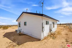 56133 Jesse Rd, Landers, CA 92285 - Photo 15