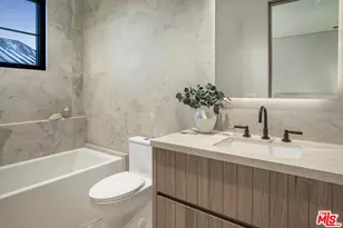 11931 Pacific Ave, Los Angeles, CA 90066 - Photo 19
