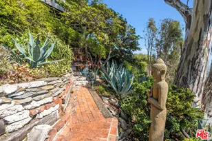 1394 Miller Dr, Los Angeles, CA 90069 - Photo 29
