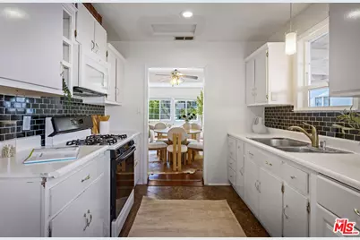19345 Archwood St, Los Angeles, CA 91335 - Photo 9