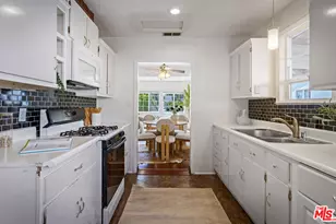19345 Archwood St, Los Angeles, CA 91335 - Photo 9