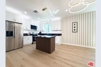 4627 Rosewood Ave, Los Angeles, CA 90004 - Photo 11