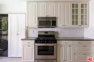 11755 Montana Ave, Los Angeles, CA 90049 - Photo 19