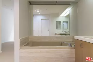 10430 Wilshire Blvd, Los Angeles, CA 90024 - Photo 21