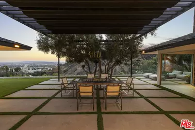 2402 Carman Crest Dr, Los Angeles, CA 90068 - Photo 19