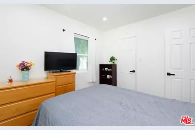 5409 Fallbrook Ave, Los Angeles, CA 91367 - Photo 21