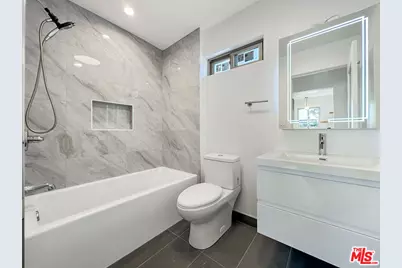 5810 S Halm Ave, Los Angeles, CA 90056 - Photo 43