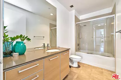 801 S Grand Ave #2106, Los Angeles, CA 90017 - Photo 13