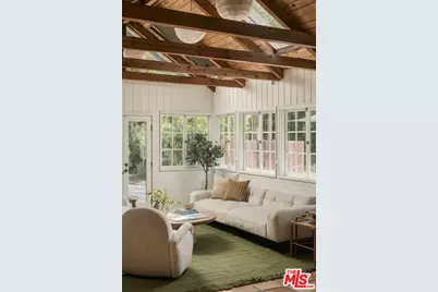 19627 Oxnard St, Tarzana, CA 91356 - Photo 9