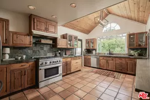 19627 Oxnard St, Tarzana, CA 91356 - Photo 13