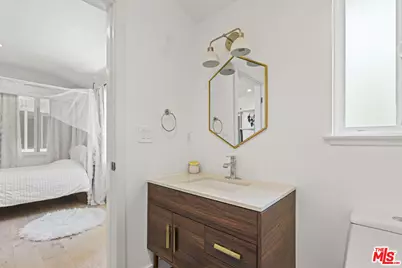 23023 Gainford St, Woodland Hills, CA 91364 - Photo 29