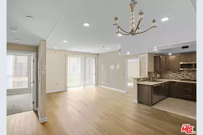 10850 Bloomfield St, Los Angeles, CA 91602 - Photo 9