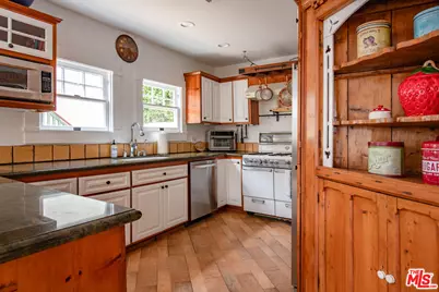 41 Vicente Ter, Santa Monica, CA 90401 - Photo 11