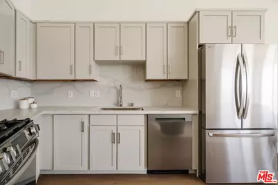11011 Huston St #212, North Hollywood, CA 91601 - Photo 15