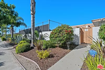 5435 W 64th St, Los Angeles, CA 90056 - Photo 5