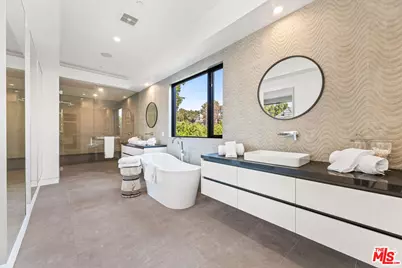 12119 Travis St, Los Angeles, CA 90049 - Photo 15
