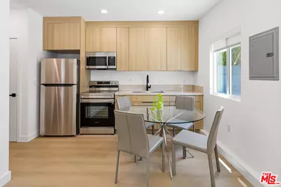 1342 S Ogden Dr, Los Angeles, CA 90019 - Photo 37