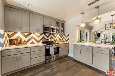6607 De Longpre Ave, Los Angeles, CA 90028 - Photo 9