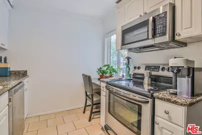 625 N Flores St #102, West Hollywood, CA 90048 - Photo 21