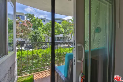 625 N Flores St #102, West Hollywood, CA 90048 - Photo 3