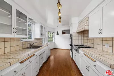 3640 Meadville Dr, Sherman Oaks, CA 91403 - Photo 19