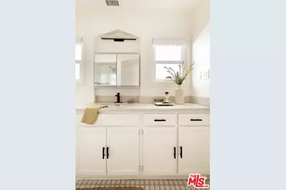 4111 Edgehill Dr, Los Angeles, CA 90008 - Photo 31