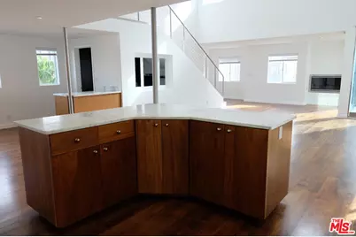 21 Voyage St, Los Angeles, CA 90292 - Photo 49