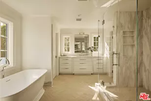 31 Oakmont Dr, Los Angeles, CA 90049 - Photo 17