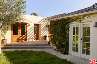 655 Angelus Pl, Venice, CA 90291 - Photo 21