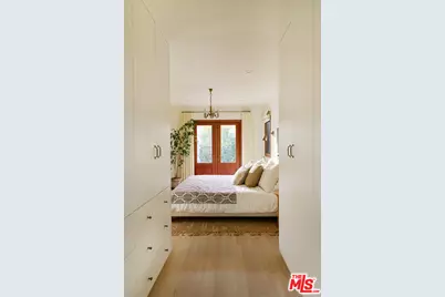 655 Angelus Pl, Venice, CA 90291 - Photo 15