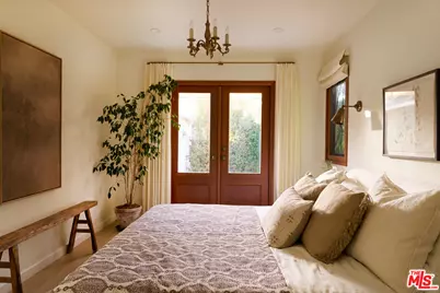 655 Angelus Pl, Venice, CA 90291 - Photo 13