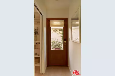 655 Angelus Pl, Venice, CA 90291 - Photo 19