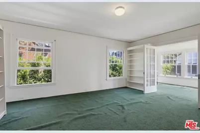 520 S Irving Blvd, Los Angeles, CA 90020 - Photo 31