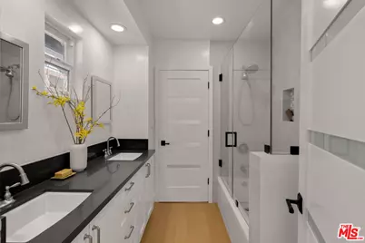 1554 La Baig Ave, Los Angeles, CA 90028 - Photo 17